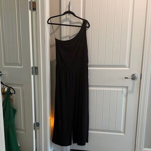Elegant Black One-Shoulder Jumpsuit